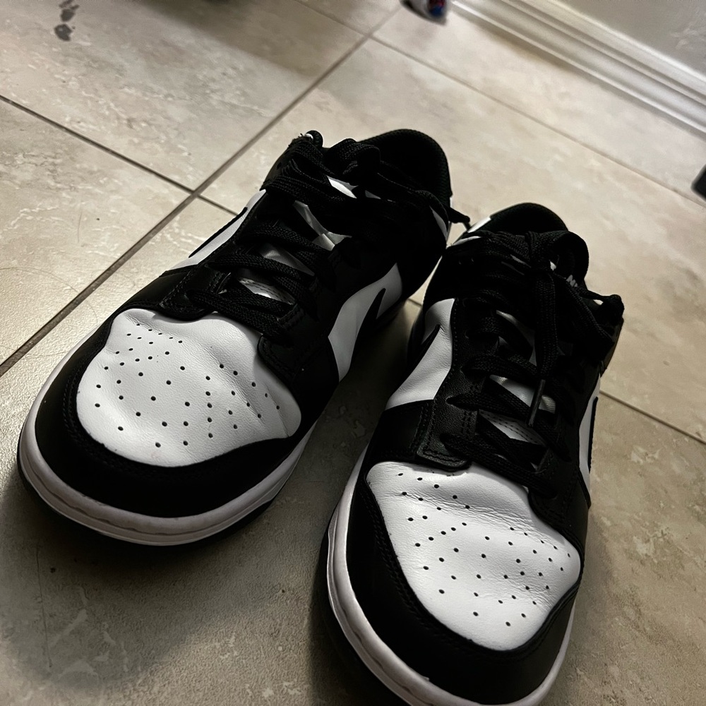 Hardly Worn Panda Low Dunks Size 10 - image 4